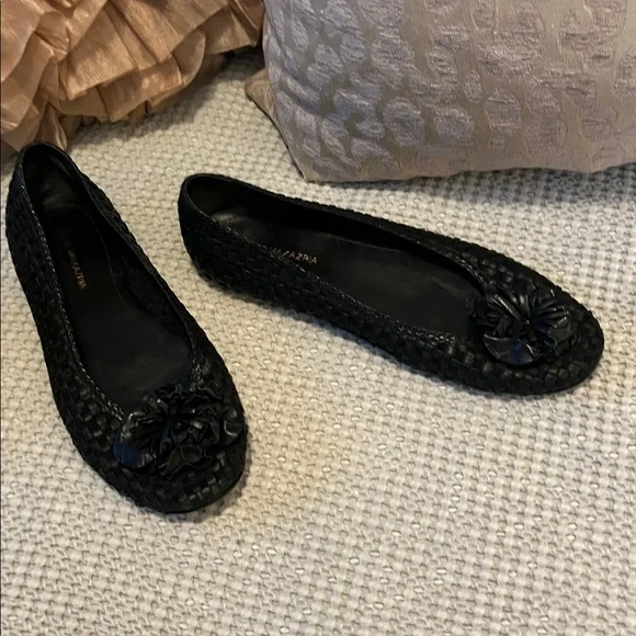 BCBGMaxAzria Black Woven Leather Textured Floral Applique Slip On Flats - Picture 2 of 16